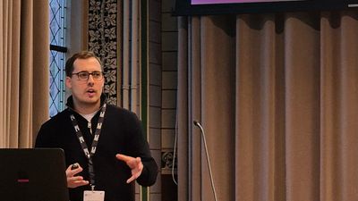 Alexander Schiele beim Workshop des Illicit Networks Alexander Schiele beim Vortrag